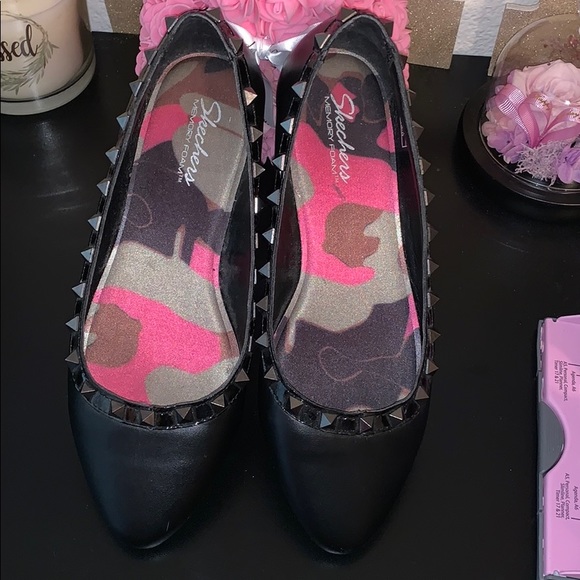 Skechers Shoes - New super comfy black flats!